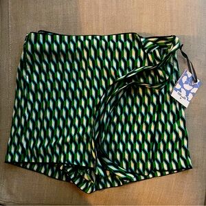 Brand new, with tags, DVF for Target Wrap Arrow Geo Green Mini Skort.